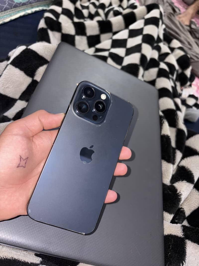 Apple iPhone 15 Pro Max 3