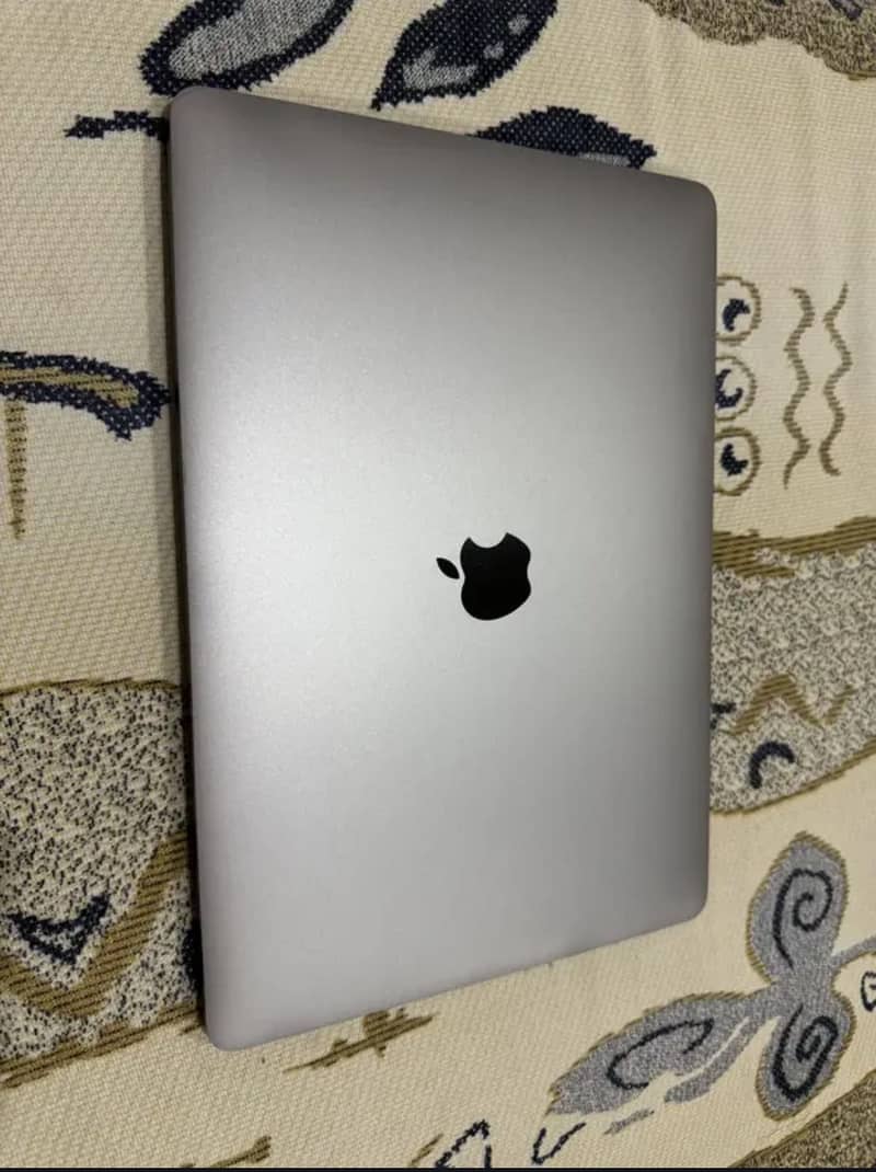 Macbook pro 2017 model condition good 2