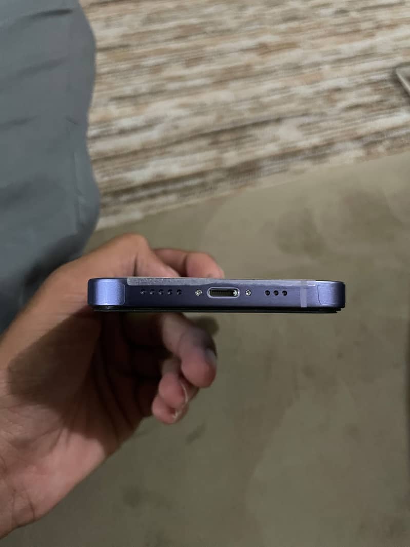 Apple iPhone 12 4