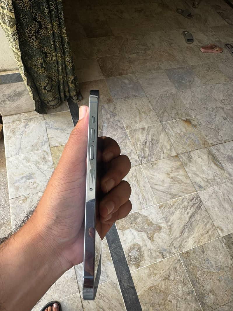 Apple iPhone 13 Pro Max 4