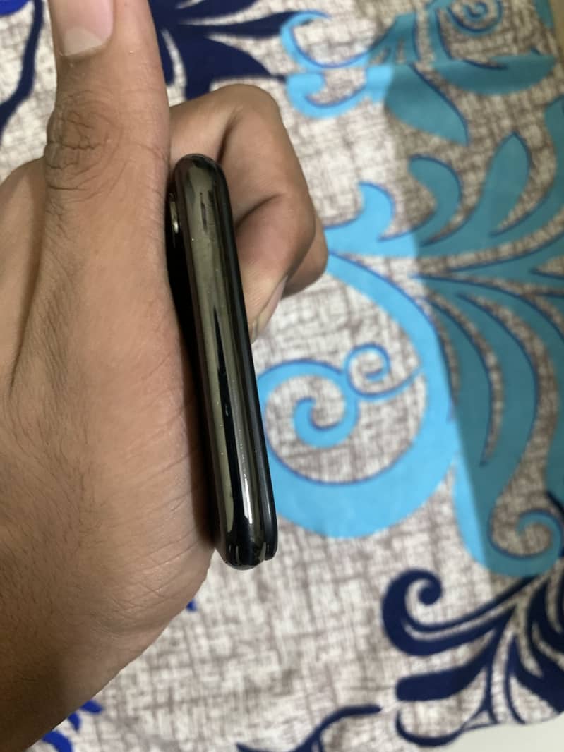 Apple iPhone X 3