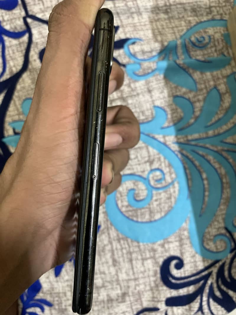 Apple iPhone X 4