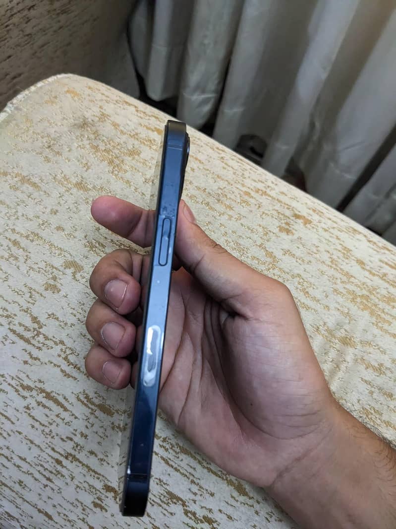 Apple iPhone 13 5