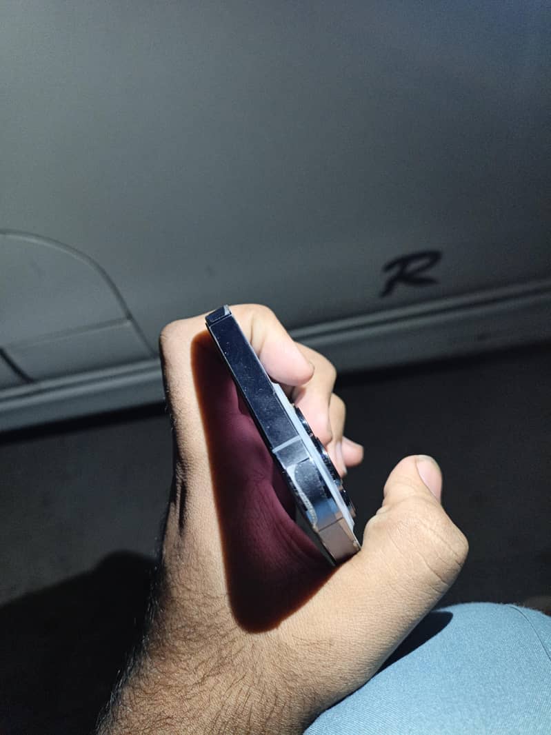 Apple iPhone 13 Pro 4