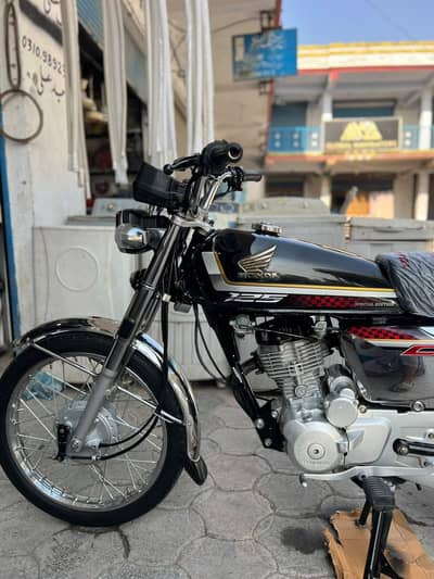 Honda 125 2025 shpe blk colar slaf stratt crown 03155716286