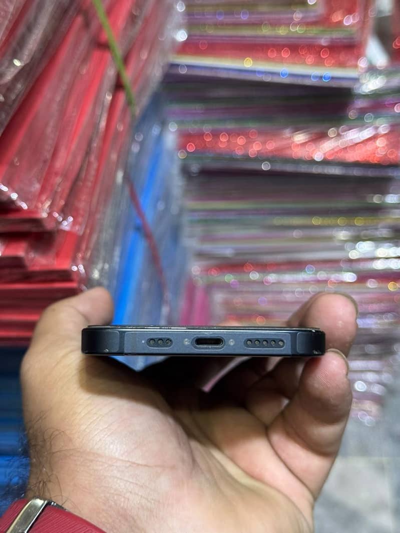 Apple iPhone 13 2