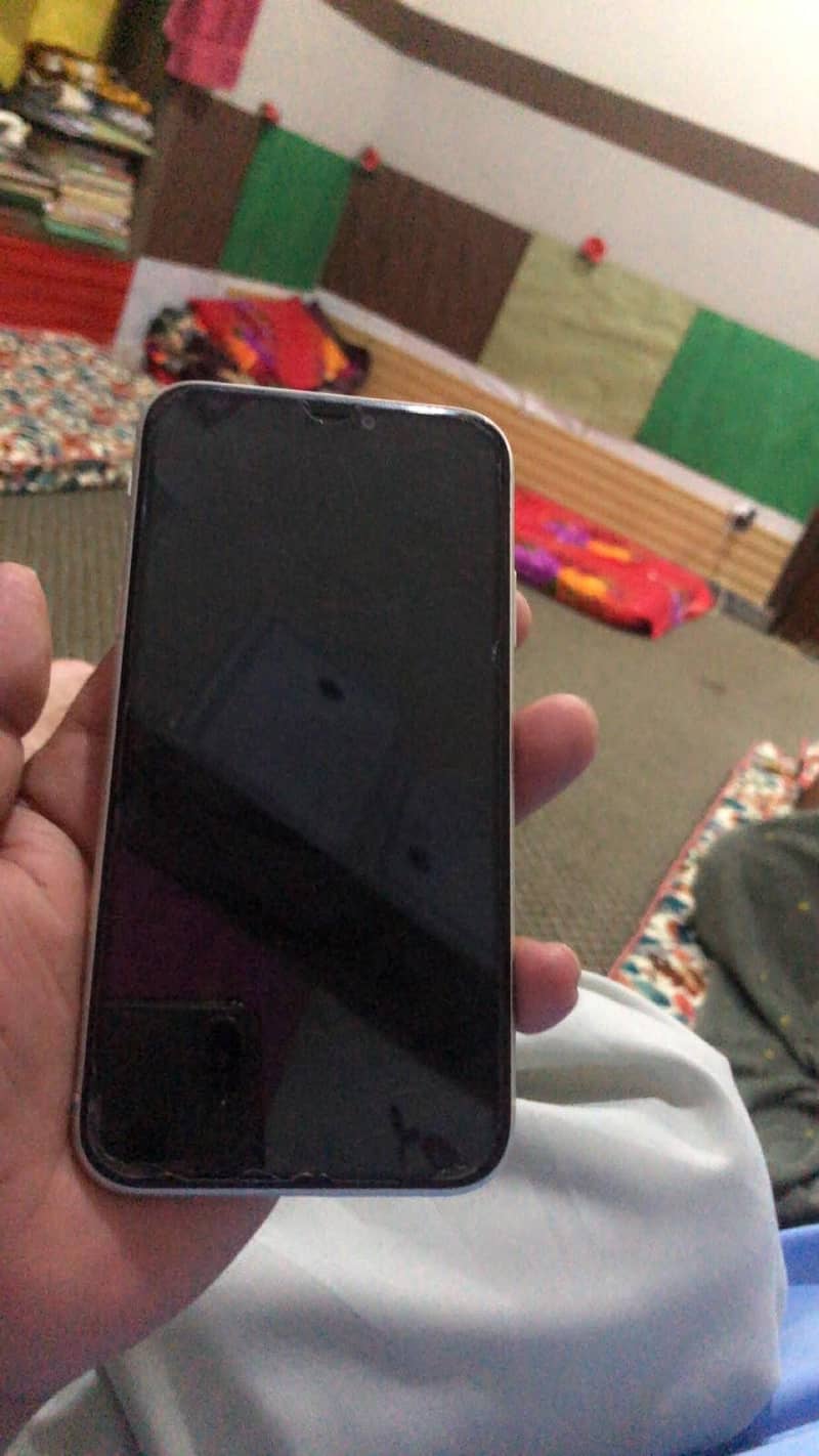 Apple iPhone 11 3