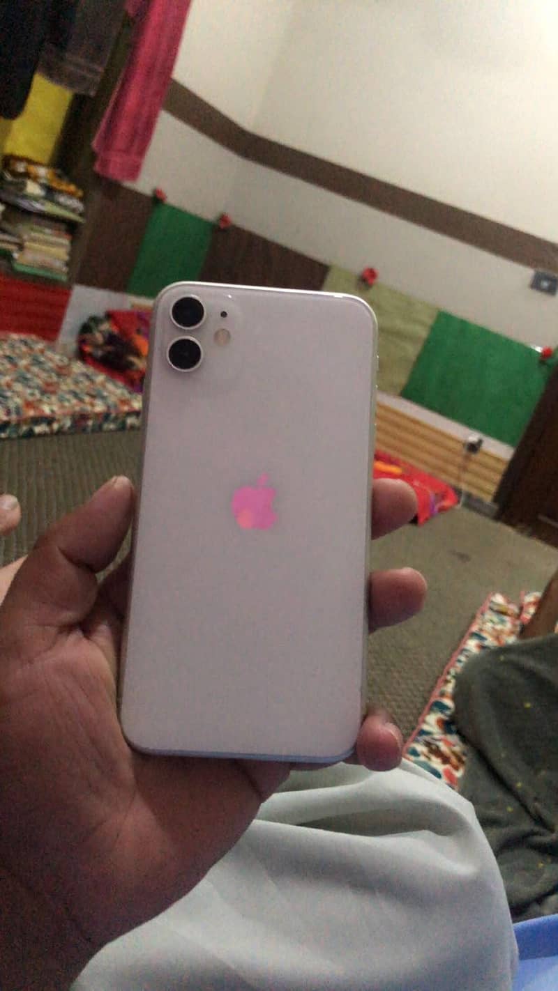 Apple iPhone 11 4