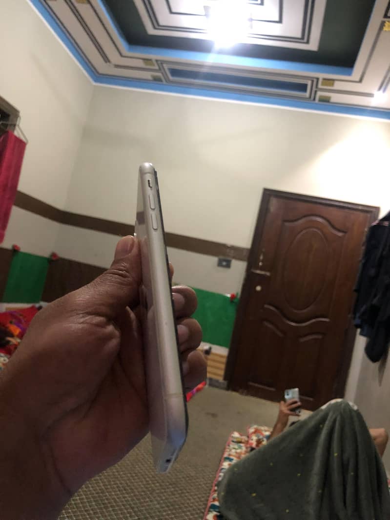Apple iPhone 11 8