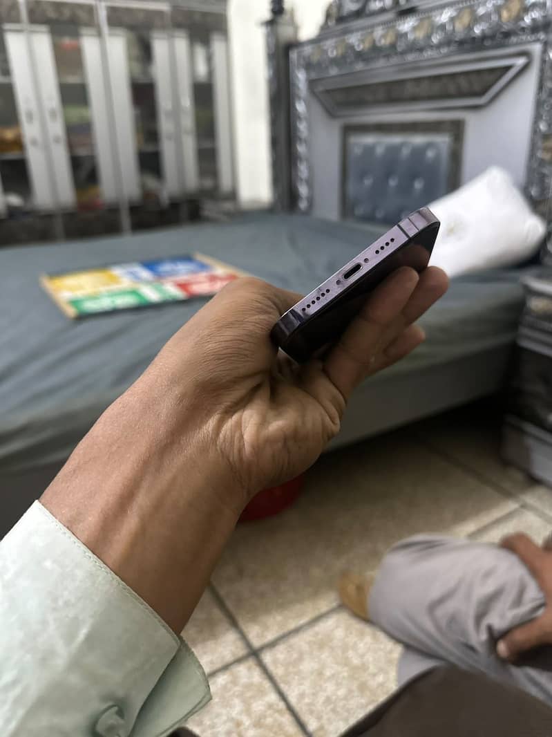 Apple iPhone 14 Pro Max 4