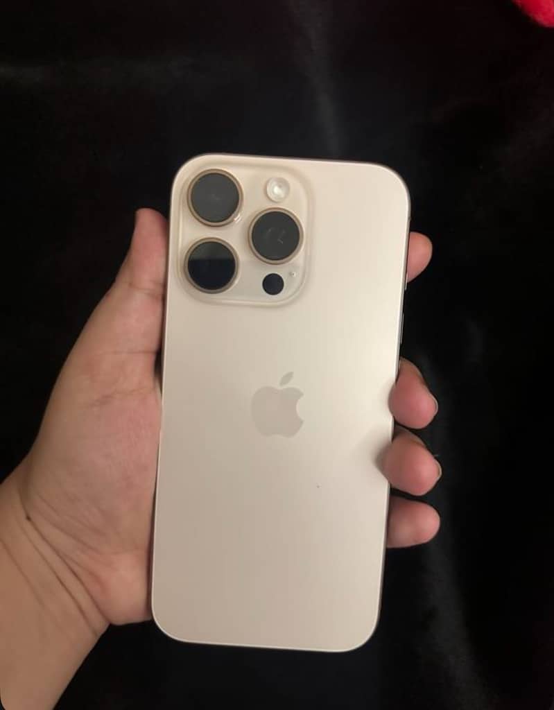 Apple iPhone 16 Pro 0