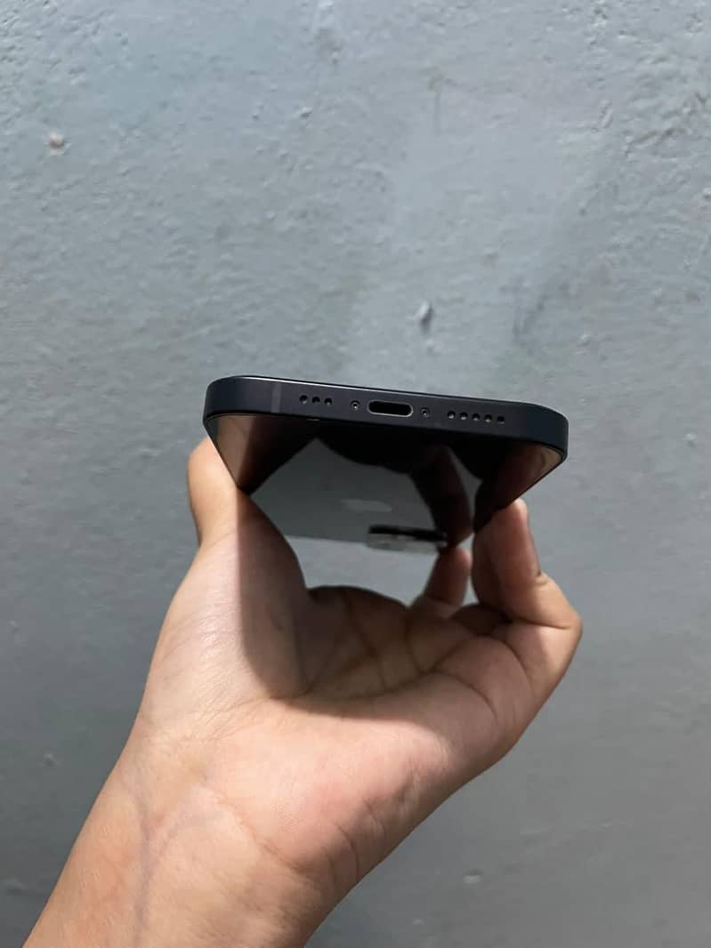 Apple iPhone 12 4