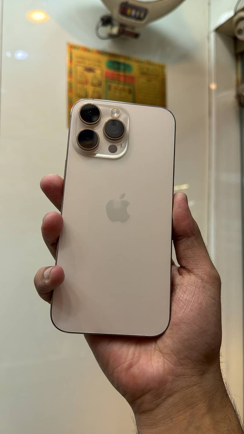 Apple iPhone 16 Pro Max 0