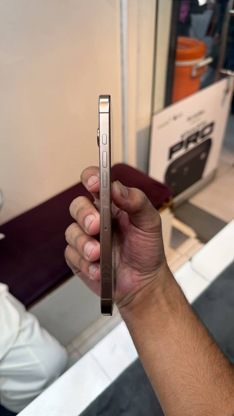 Apple iPhone 16 Pro Max 3