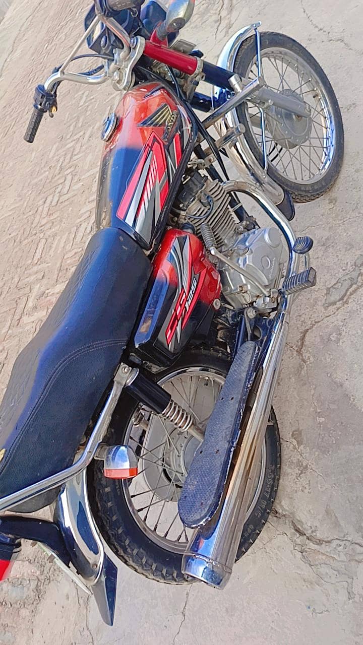 125 2015 model 4