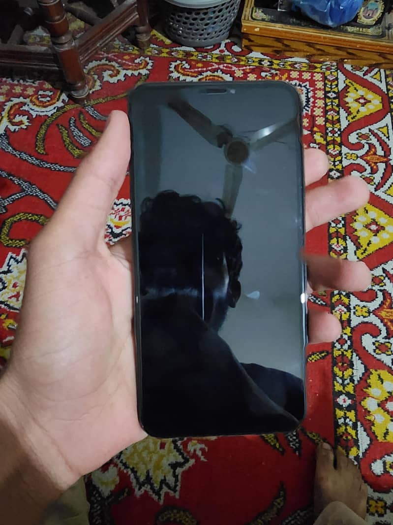 Apple iPhone XS Max 2