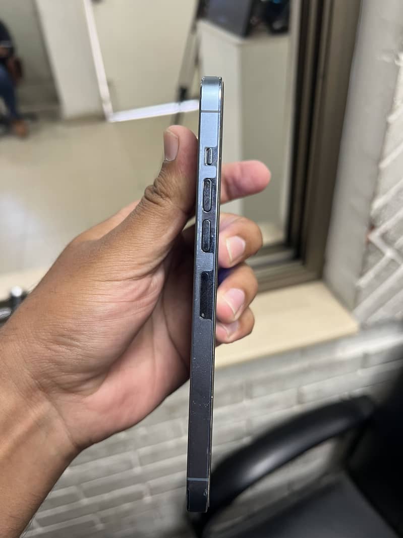 Apple iPhone 13 Pro Max 4