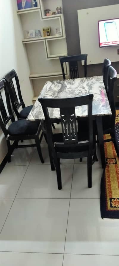 Dinning table for sale