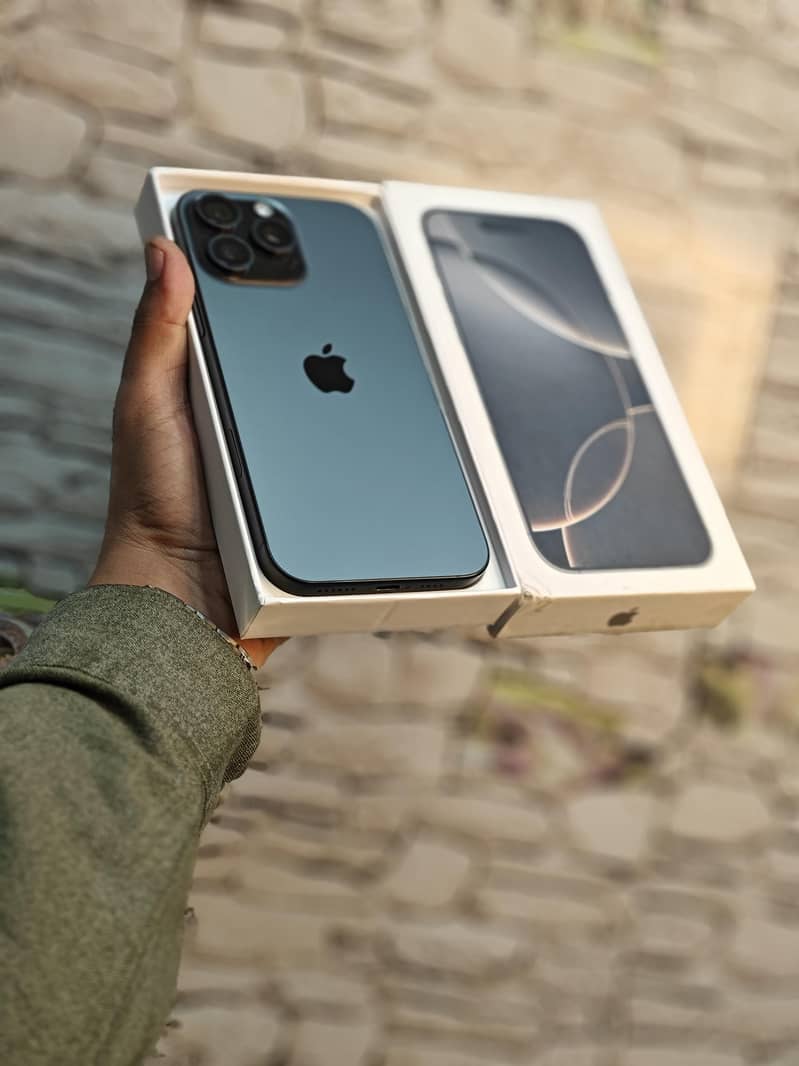 Apple iPhone 16 Pro Max 0