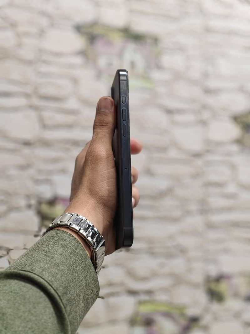 Apple iPhone 16 Pro Max 6