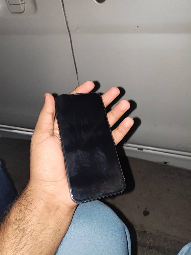 Apple iPhone 13 Pro 4