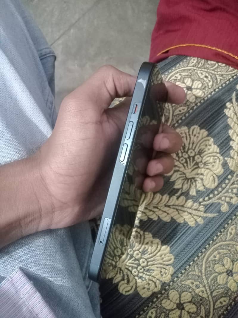 Apple iPhone 13 0