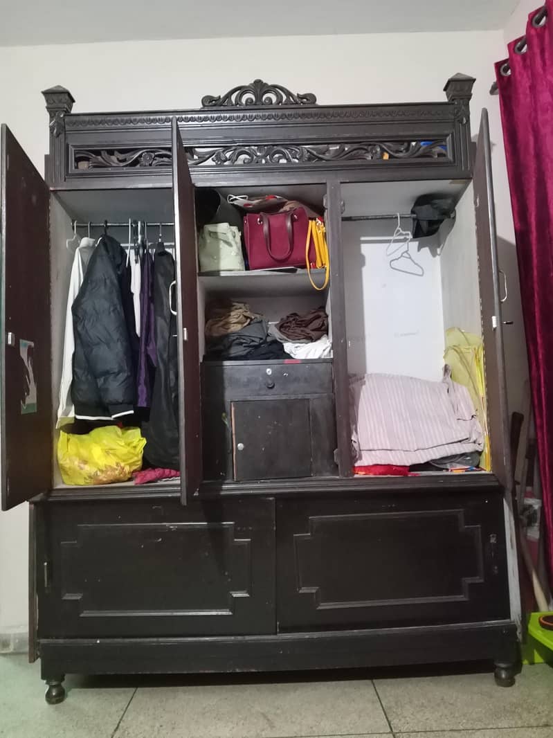 wardrobe 0
