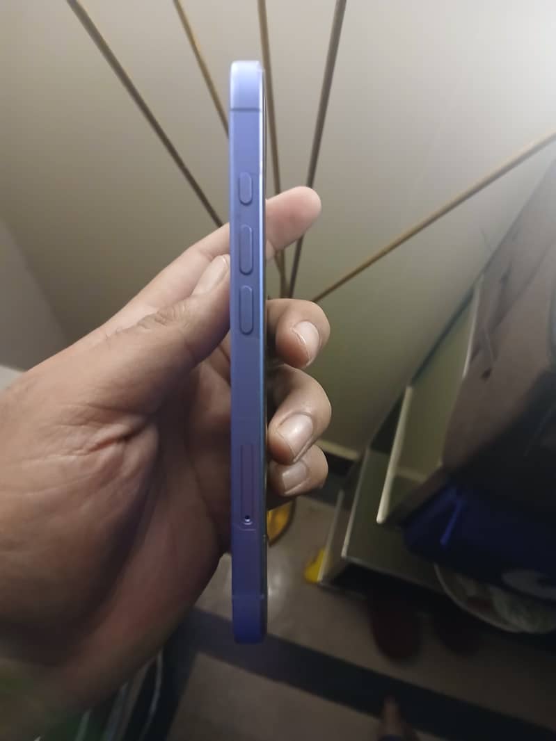 Apple iPhone 16 2