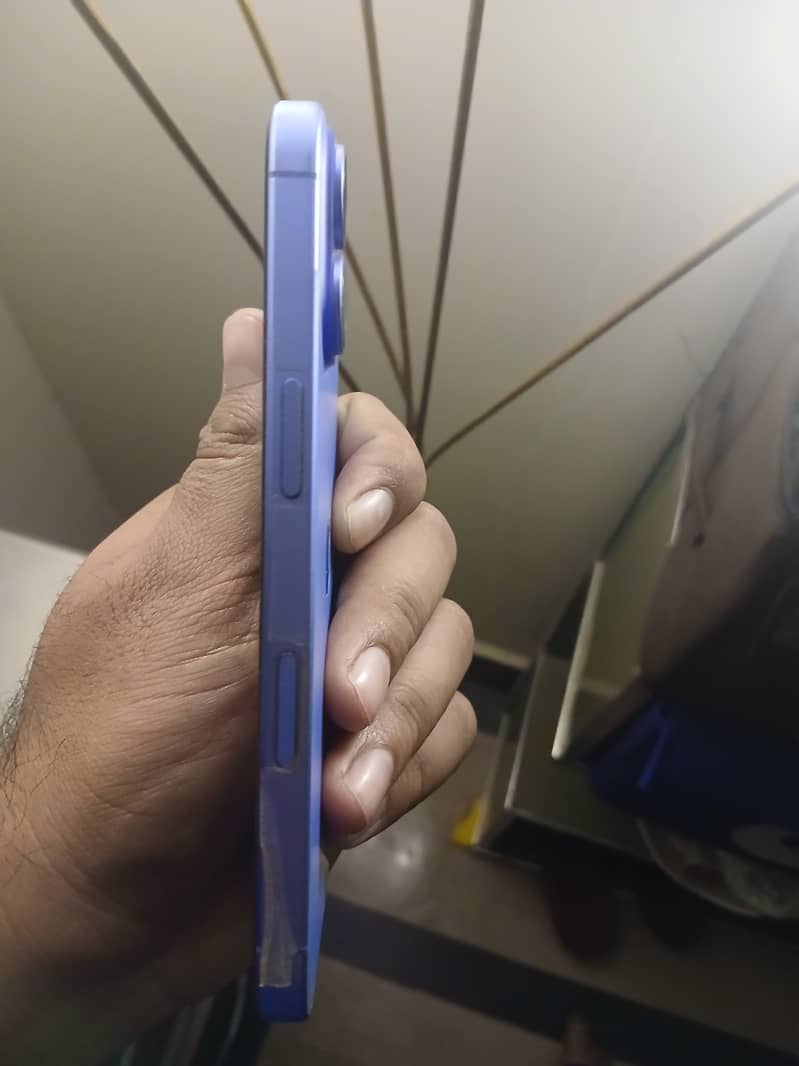 Apple iPhone 16 3