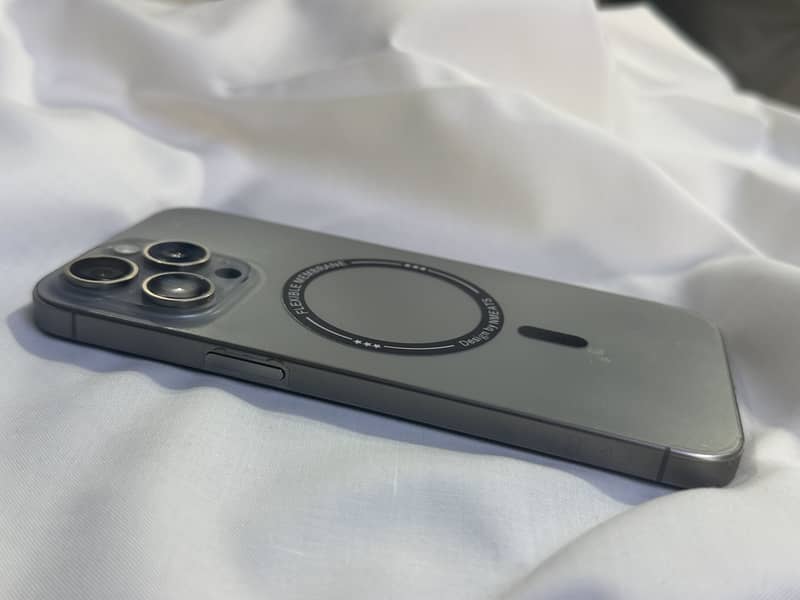Apple iPhone 15 Pro Max 1