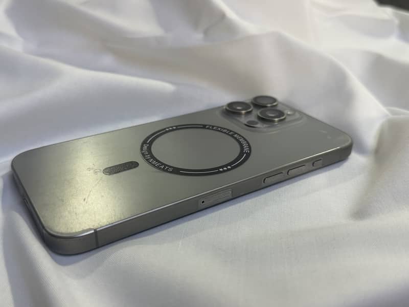 Apple iPhone 15 Pro Max 2