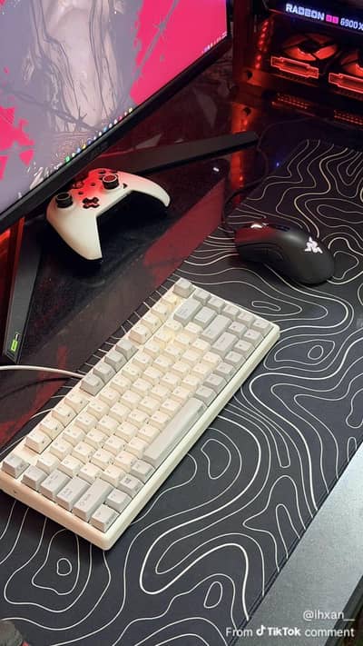 Gaming keyboard. Niz   Plum keyboard Model No. 84EC S  35GF