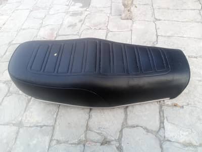 Seat , Tanki tape ke 2 set, silencer Available