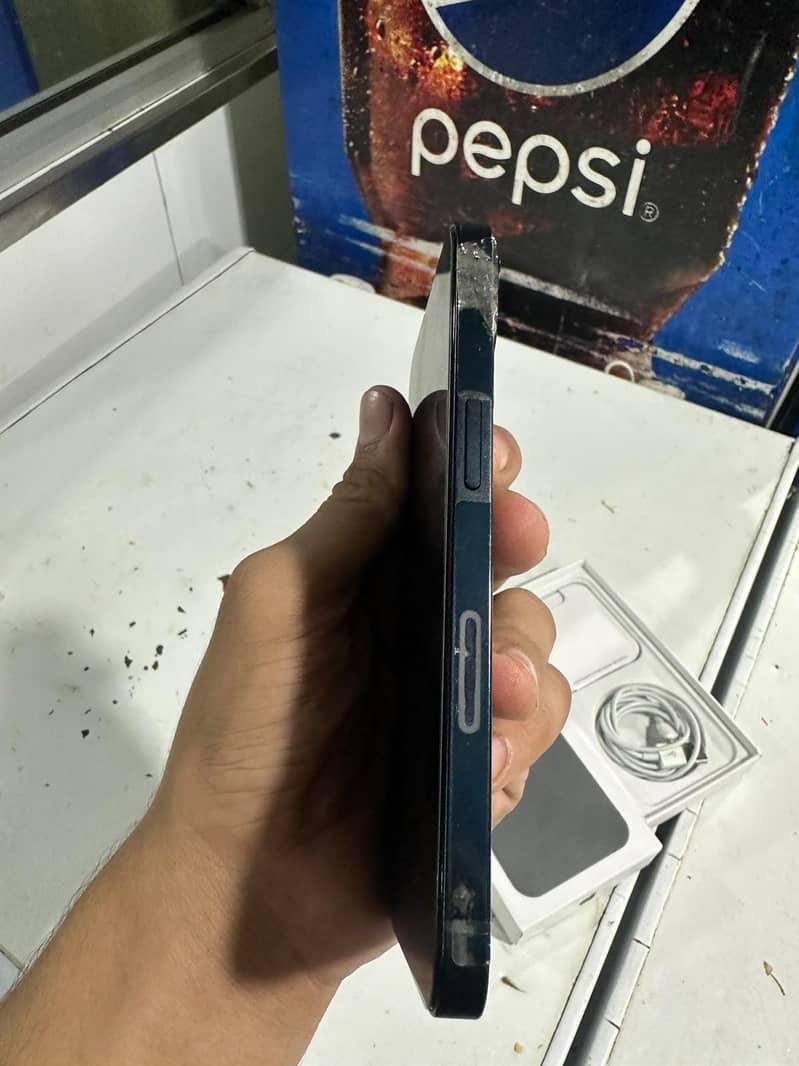 Apple iPhone 13 mini 4