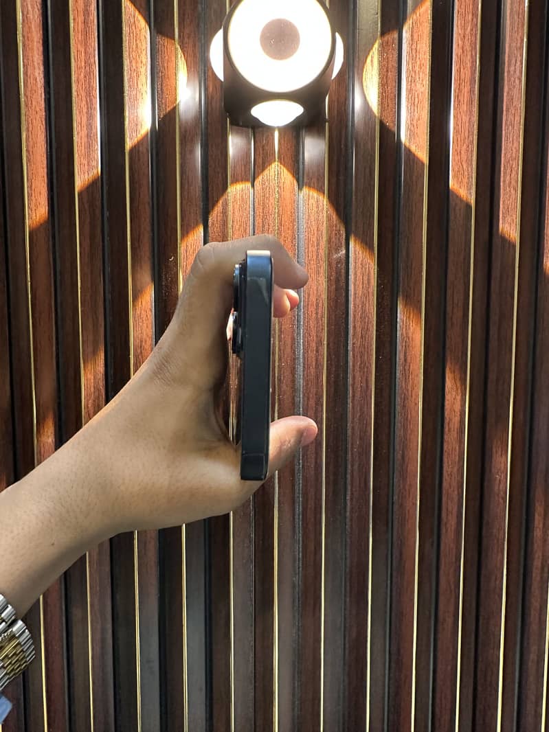 Apple iPhone 14 4