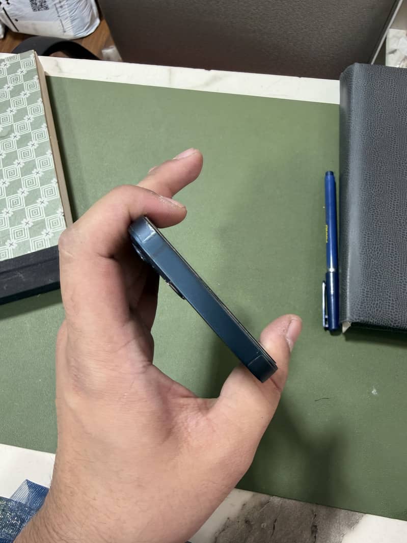 Apple iPhone 13 mini 0