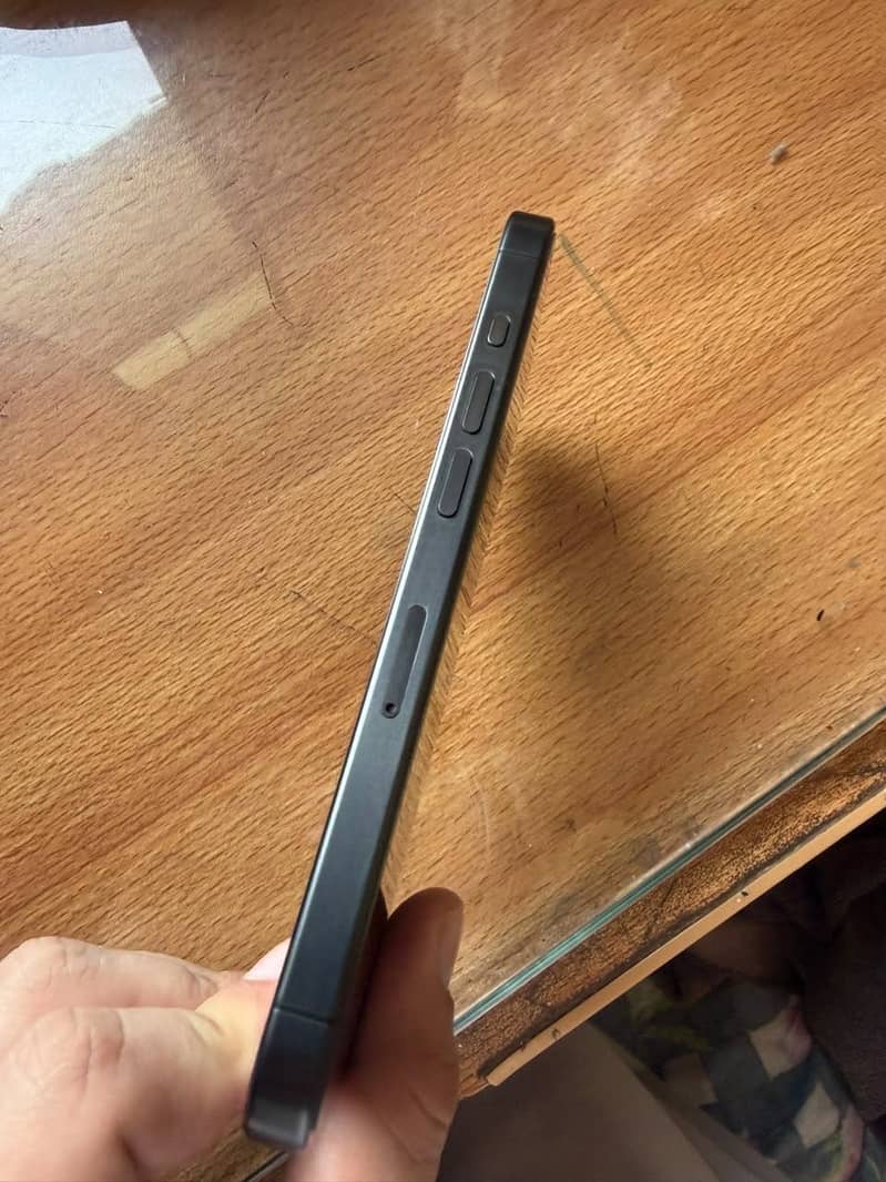 Apple iPhone 15 Pro 3