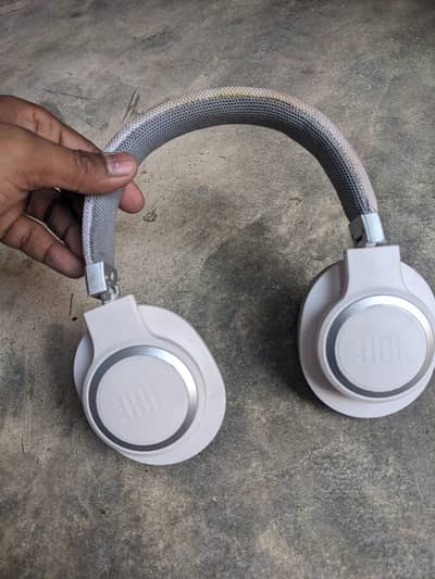 JBL Bluetooth headphone