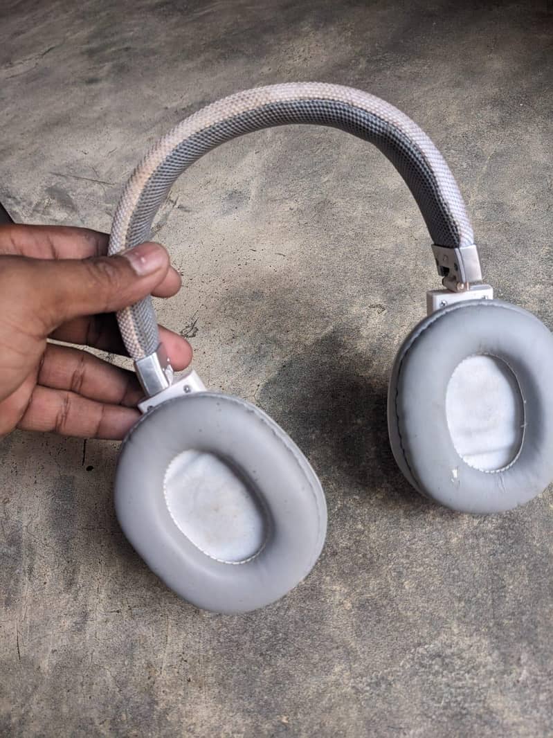 JBL Bluetooth headphone 2