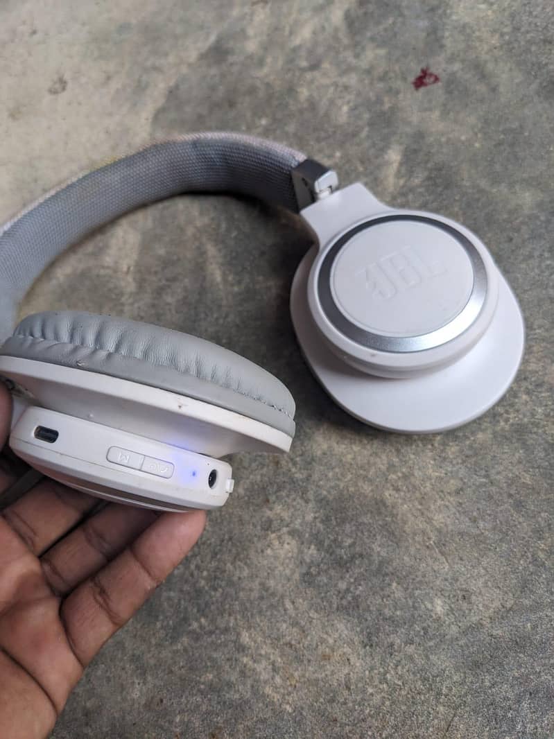 JBL Bluetooth headphone 3