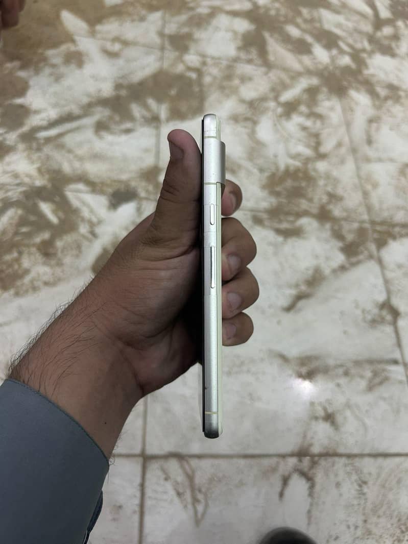 Google Pixel 7 4