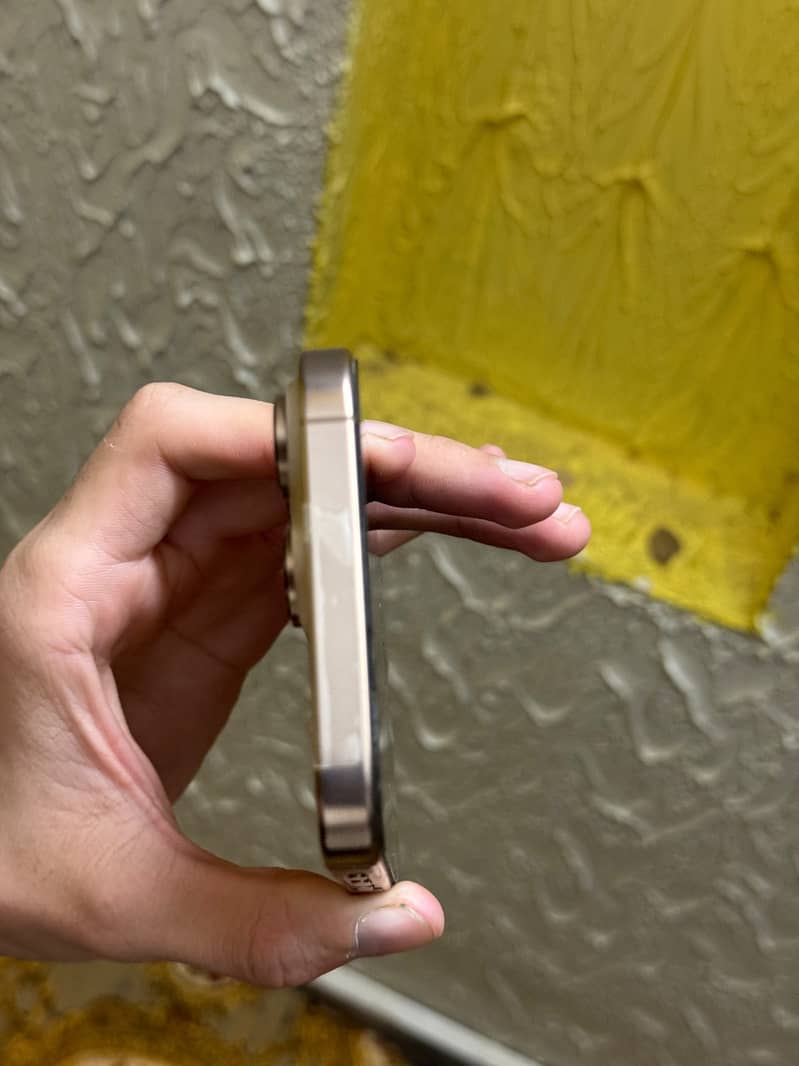 Apple iPhone 16 Pro Max 8