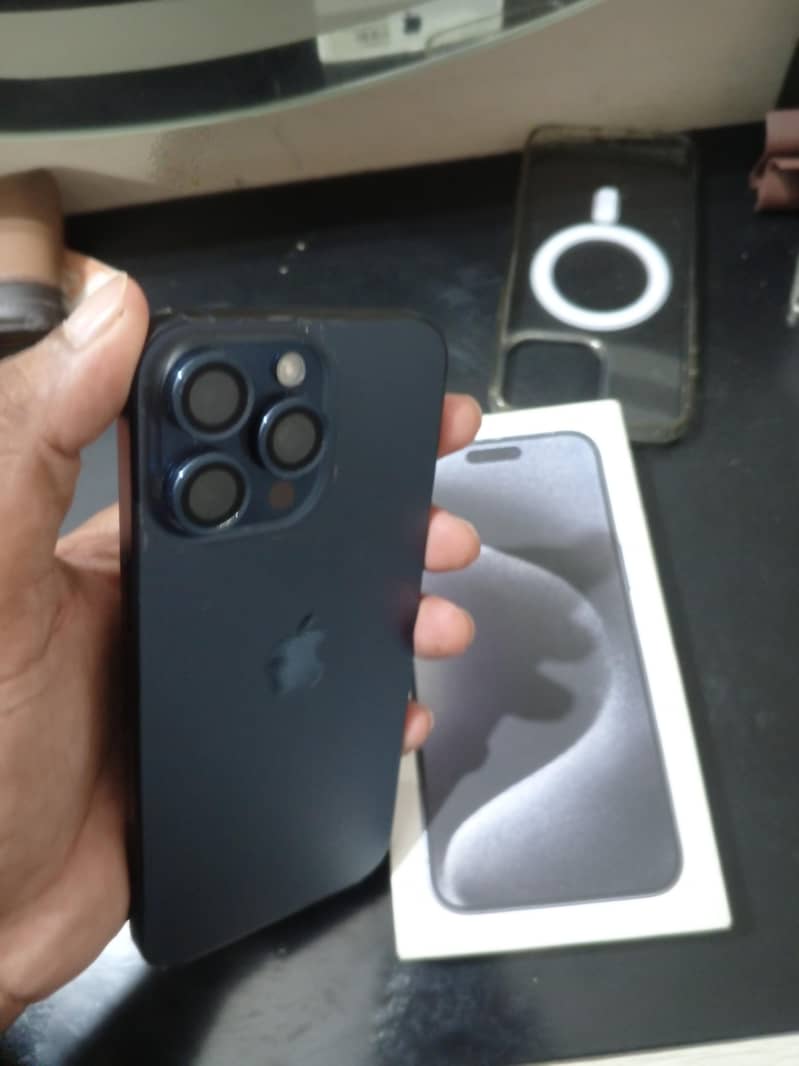 Apple iPhone 15 Pro Max 0