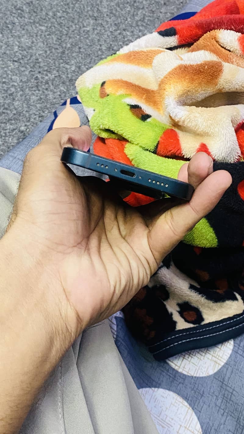 Apple iPhone 14 3
