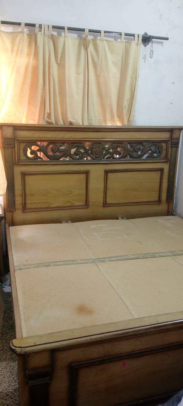 Solid Wooden Double Bed in Good Condition 0