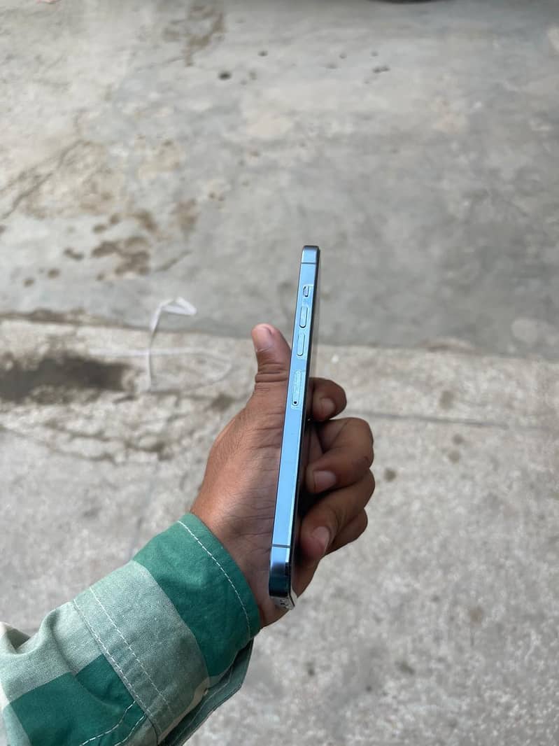 Apple iPhone 13 Pro Max 8