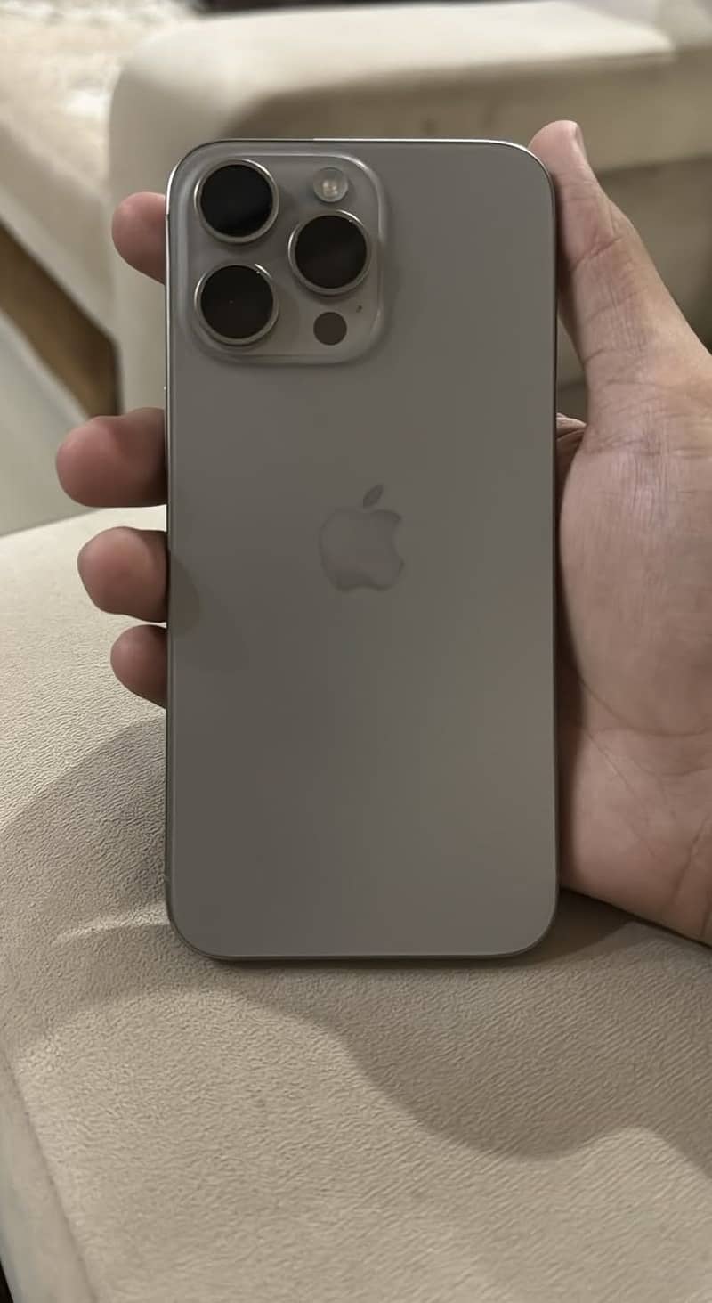 Apple iPhone 15 Pro Max 1
