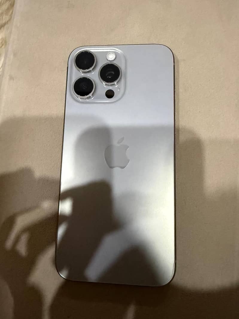 Apple iPhone 15 Pro Max 9