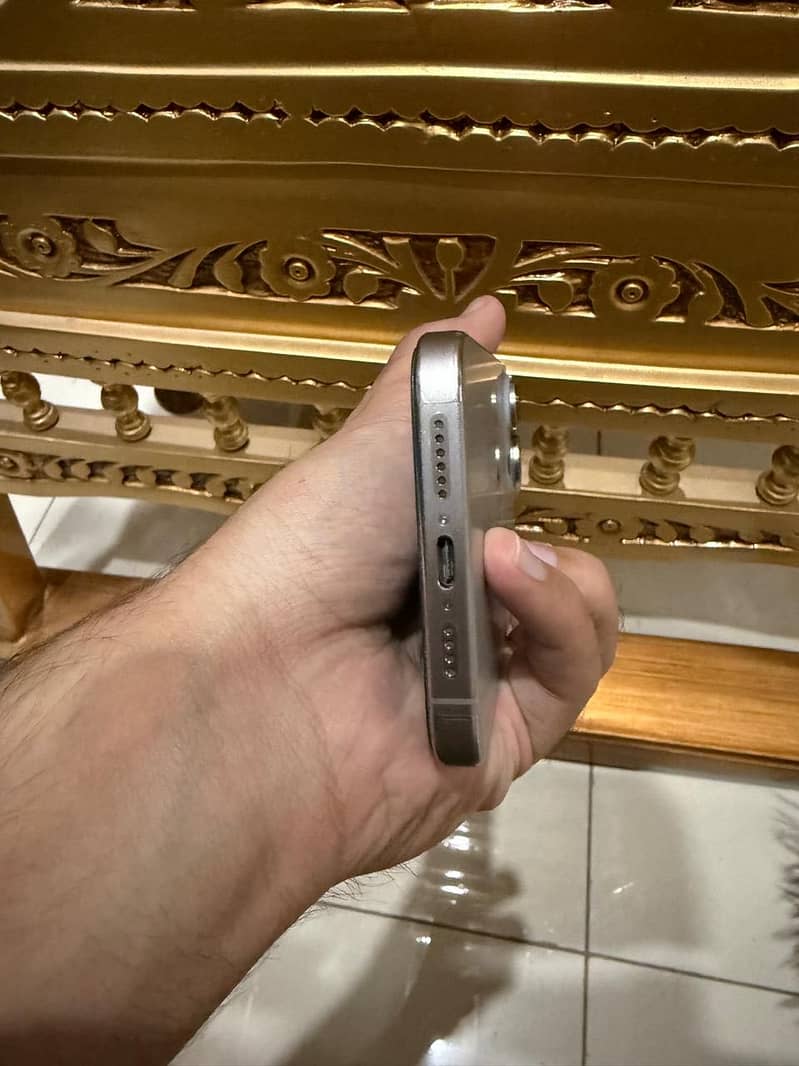 Apple iPhone 15 Pro Max 12