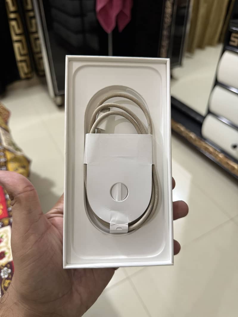 Apple iPhone 16 Pro Max 3